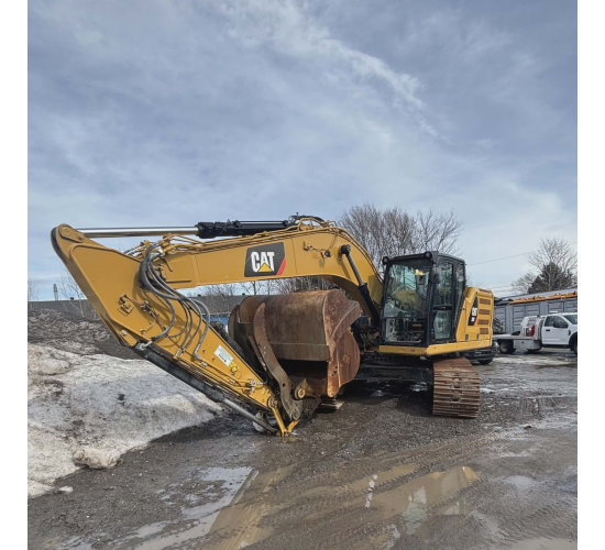 CATERPILLAR 320 Excavatrice
